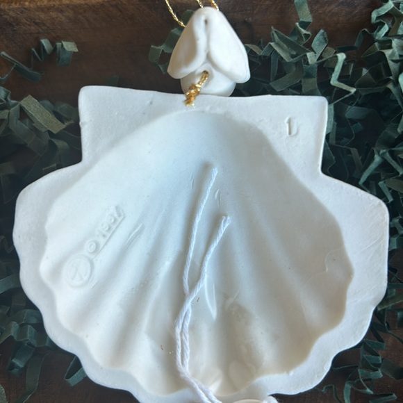 Margaret Furlong angel ornament - Picture 2 of 2